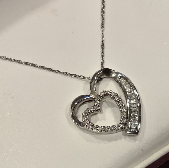 Helzberg Diamonds 10K White Gold Necklace with a 1/4 CTW Diamond Heart Pendant - Picture 4 of 10